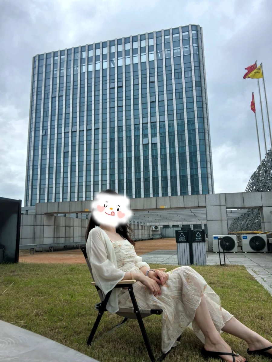 radheyc7's tweet photo. 老板说我工资是垫底的 但心态是顶级的 https://t.co/g9JpAuBFPH