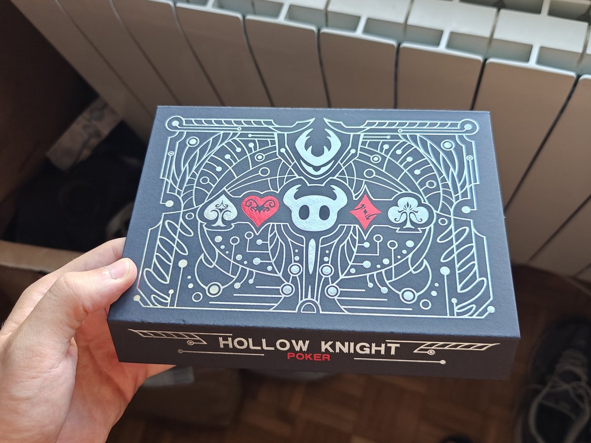 mxrtinmc's tweet photo. me acaban de llegar las barajas del hollow knight!! https://t.co/wP3UYPnVob