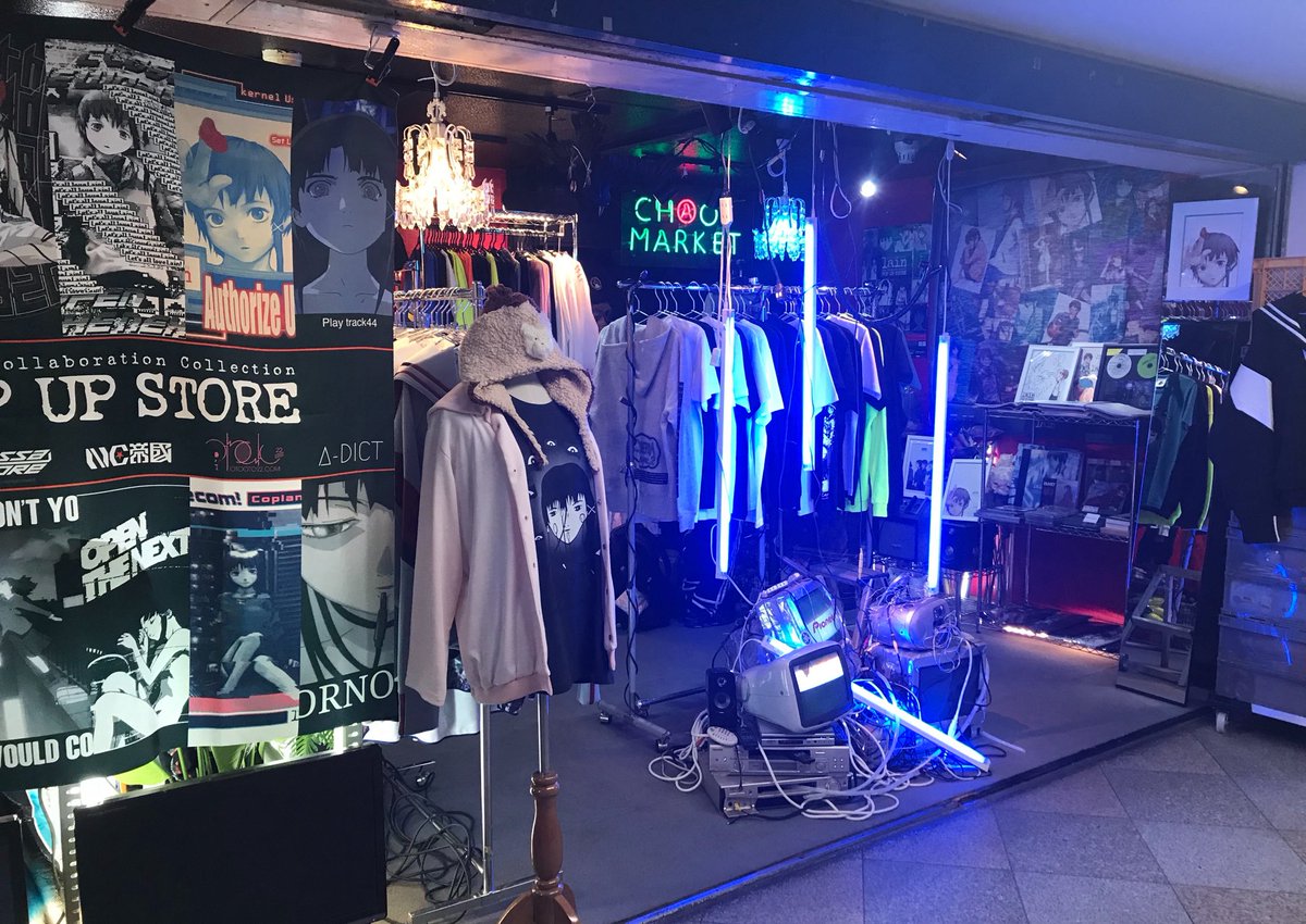 gomen__m's tweet photo. 中野ブロードウェイのlainポップアップ懐かしいな https://t.co/yeoboqFyNO