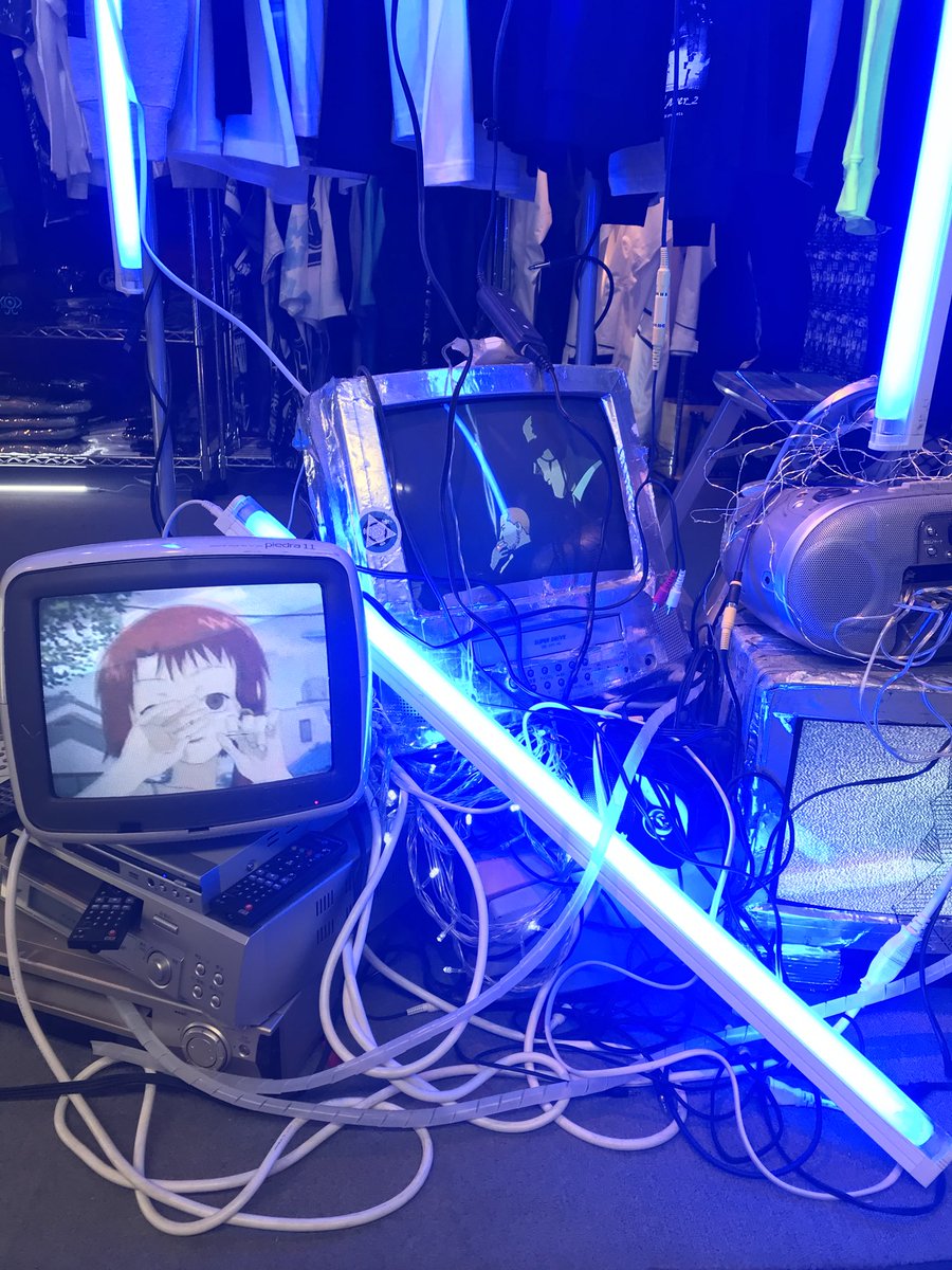 gomen__m's tweet photo. 中野ブロードウェイのlainポップアップ懐かしいな https://t.co/yeoboqFyNO