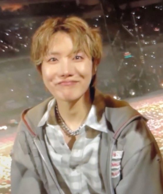 lalaseoola's tweet photo. wait why is hoseok blonde all of a sudden https://t.co/dsC3gDRW01