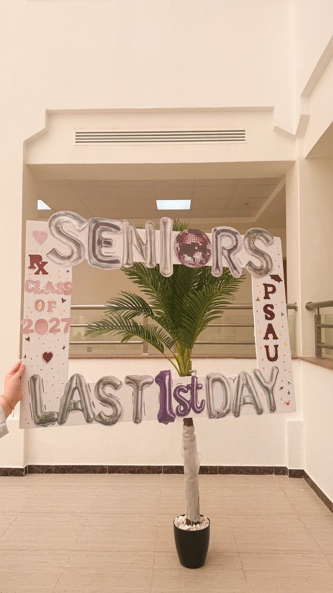 Raw_3ii's tweet photo. Here we are senior year ✨ https://t.co/mYPWyeQjK6