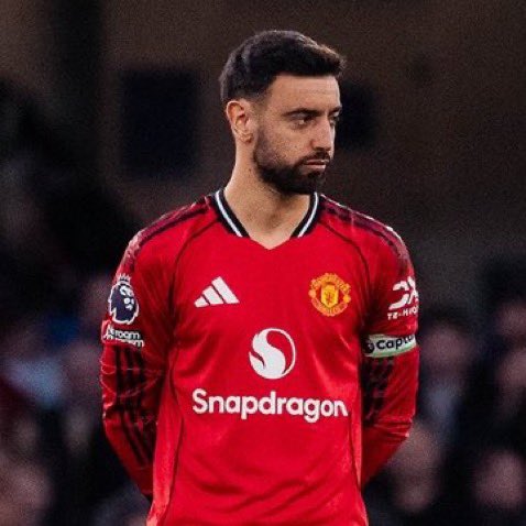 UTDAlex8's tweet photo. 🚨Toni Kroos on who he considers the best midfielder in the world right now:

“Bruno Fernandes, without hesitation.

There are so many incredible players: Bellingham, Palmer, Valverde, Pedri, Ødegaard, Rice, Olise and many more. They are all world-class and each of them has something special.

But Bruno is different for me. He gives you everything. He creates chances, scores goals, controls the tempo, takes responsibility and always wants the ball.

Bellingham has the goals, Palmer has incredible quality, Valverde has energy, Pedri has intelligence and Ødegaard is technically brilliant. But Bruno combines so many qualities in one player.

What impresses me most is his mentality. Whether Manchester United are winning or struggling, he never hides. He always demands the ball and takes responsibility.

For me, that is what separates the very best players from the rest. Right now, Bruno Fernandes is the complete midfielder.

Football changes quickly, of course, but at this moment, I would choose Bruno ahead of anyone.”