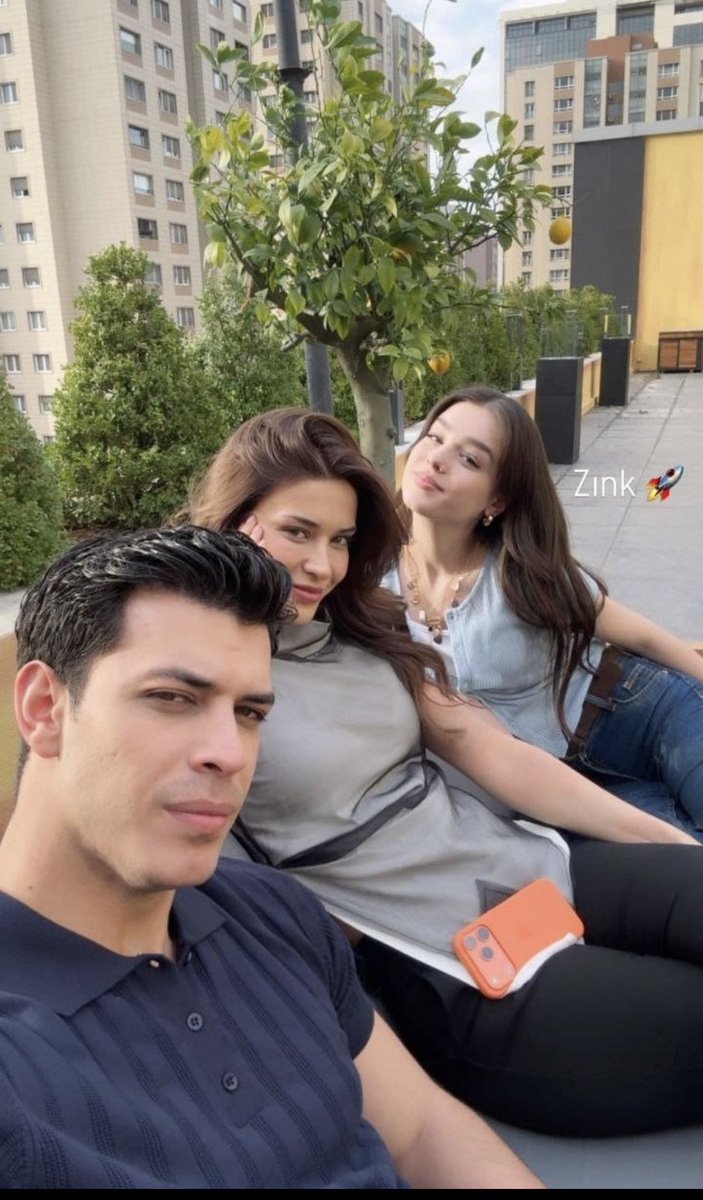 HanaeD89152's tweet photo. The trio 🫂🫂 https://t.co/zaFQxA5iho