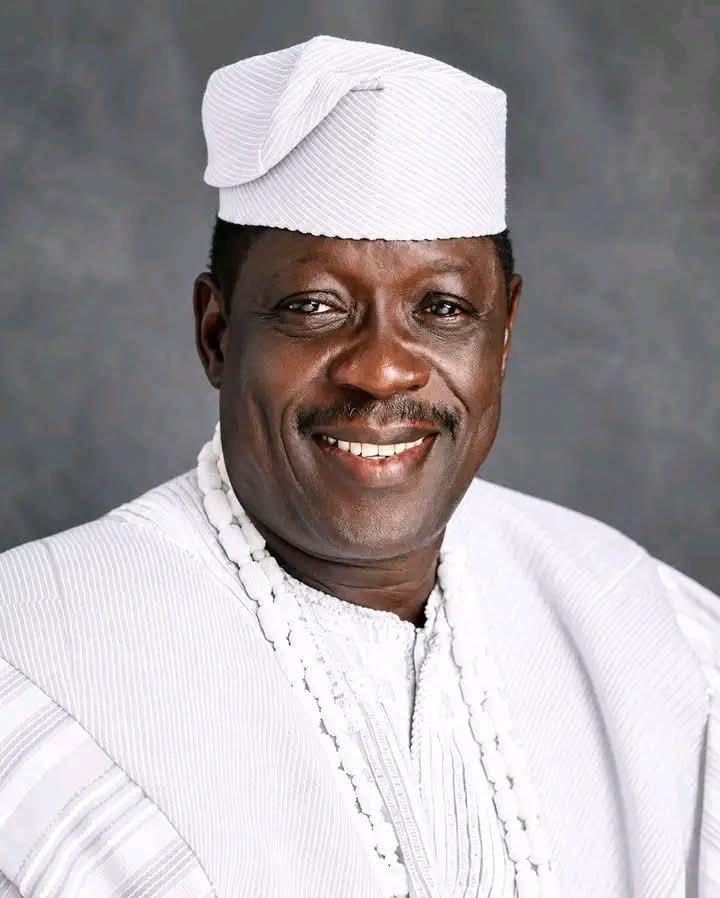 Omobabalapomu's tweet photo. 𝐎𝐠𝐨𝐠𝐨 kept 25 million naira with the Chief Imam of Ilaro when he was sick without discussing what the money was meant for with anybody until the announcement of his death. The rumors about the money spread, while some factions suggested that the money was for the renovation of the central mosque 🕌 of Ilaro. However, the Chief Imam came out to clear the air about the issue, stating that the money Ogogo kept with him was for the renovation of his grandfather's house, and he (the Chief Imam) has returned the money to Ogogo's family. Unfortunately, this good deed hasn't gone viral because it is not the kind of news that attracts attention. 

Jazzakum Lahu Kharan Baba Imam! 
May Almighty Allah forgive Alhaji Taiwo Hazzan Ogogo and grant him Jannatul Fridaous 

𝐌𝐚'𝐚 𝐒𝐚𝐥𝐚𝐦