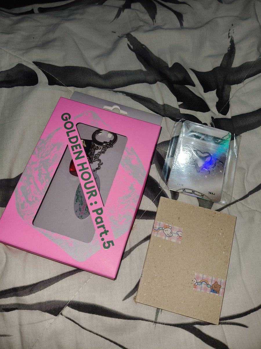 ciiijey03's tweet photo. Thanks much for another merch Ms. @Claire0211_ here are my pulls appreciated the freebies too 😭 🤧 🥹 🫶
#0211proofs https://t.co/m2fFDGwhDx