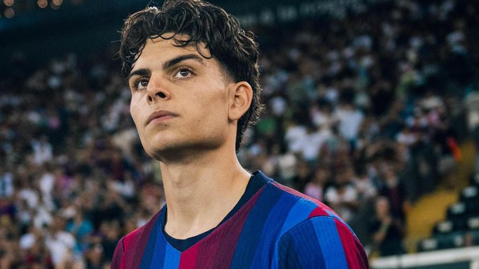 oleehbarca's tweet photo. 🚨🇪🇸🔵🔴 من التتويج الأوروبي إلى رادار دي لا فوينتي.. تشافي إسبارت يخطو نحو منتخب إسبانيا الأولمبي! 

📑 انفجار تكتيكي ونضج استثنائي يفرضه جوهرة برشلونة الشابة تشافي إسبارت على الصعيدين المحلي والدولي؛ فبعد قيادته منتخب تحت 19 عاماً لحصد اليورو واختياره ضمن التشكيل المثالي للبطولة، يستعد اللاعب لقفزة جديدة ومستحقة في التوقف الدولي القادم:

🎯  يدخل إسبارت رفقة زميله مارك بيرنال كركيزتين أساسيتين في حسابات ديفيد غوردو لخوض غمار تصفيات يورو الشباب 2027، وهي البطولة المؤهلة مباشرة لدورة الألعاب الأولمبية ف�� لوس أنجلوس 2028 للدفاع عن الميدالية الذهبية.

🧩نال إعجاب الاتحاد الإسباني بفضل مرونته المذهلة؛ فبعد تألقه كلاعب وسط، وظفه فليك كظهير أيسر متقدم وأساسي في أول 3 جولات بالليجا، ليتحول تكتيكياً إلى عمق الوسط في الأشواط الثانية عند دخول جواو كانسيلو.

🇪🇸 رادار المنتخب الأول: يحظى بمتابعة شخصية ودقيقة من لويس دي لا فوينتي، الذي يعتبره أحد أبرز مواهب المستقبل القادرة على حجز مقعد دائم في صفوف "لا روخا" الكبار قريباً.

برأيك.. هل نرى تشافي إسبارت أساسياً ومثبتاً في تشكيلة هانز فليك طوال هذا الموسم بعد هذه المرونة التكتيكية الخارقة؟ 

المصدر : Sport

#أوليه_الرياضية #برشلونة #تشافي_إسبارت #منتخب_إسبانيا #هانز_فليك #لا_ماسيا