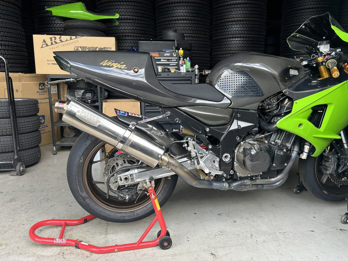 FR_D2's tweet photo. 見た目大事
リアカウル変更🤤
重さがぜんぜん違う😬
てなわけでこれから車検に向けて戻すべし https://t.co/mjYEAKyV8U