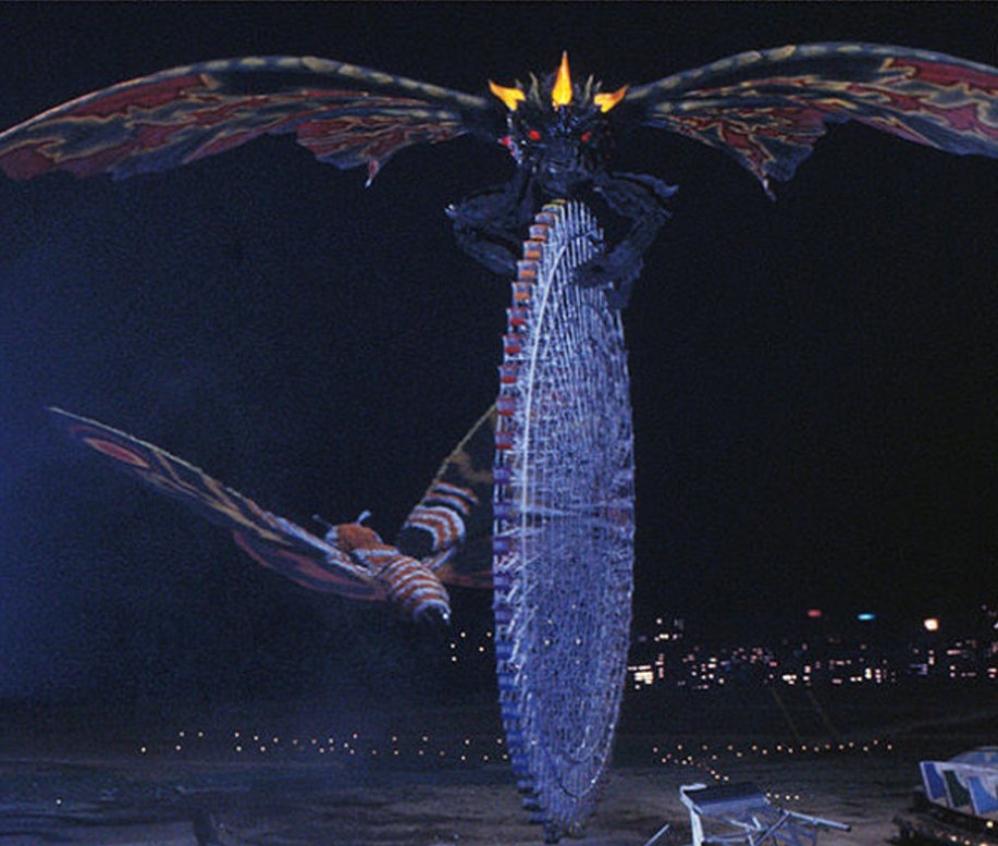 NeonDreamland's tweet photo. 1992年の『ゴジラVSモスラ』は、昭和時代のモスラを平成時代に蘇らせ、平成シリーズで最高の興行収入を記録した作品となった.🦋🦋
なぜか、バトラはその結果としてあまり人気を得ることはなかった.😂😂 https://t.co/naLAh49ILC