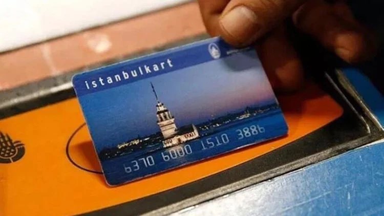 XpressTR's tweet photo. Alexander Nübel, İstanbul’u kendi başına keşfettiğini anlattı:

“İstanbulkart aldım, İETT otobüsüne binerek Taksim’e gittim.

Kilyos’ta bir plaja gittim, vapura bindim. İstanbul’un farklı noktalarını kendi başıma keşfetmekten büyük keyif alıyorum.” https://t.co/ANoPERYUJq