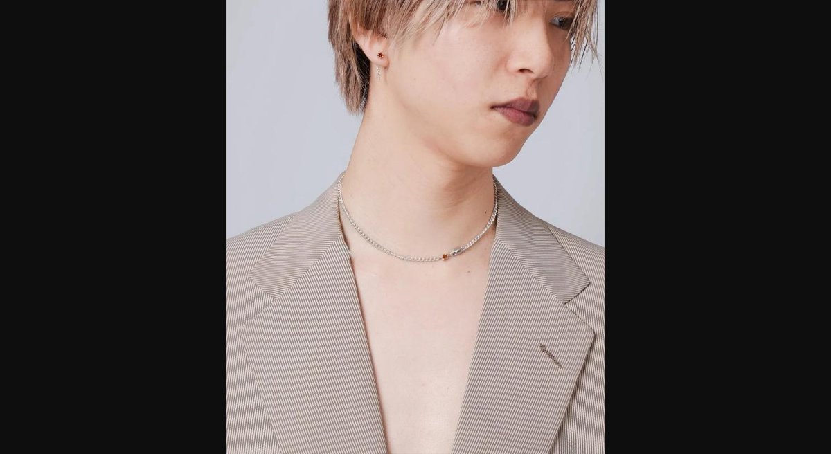 NP_PRESS's tweet photo. ROUND CUT NECKLACE COLOR SV-925 ¥32,450

SILVER925のキヘイチェーンに、天然石を一粒あしらったショートネックレス。ブルートパーズ、クロムダイオプサイド、シトリン、パイライトの4色から選べ、留め具に添えられた石が首元にさりげない華やぎを添えます。直近のHERGOの中でも支持されている一本です。

https://t.co/NyMJzINIy5

#HERGO #シルバーアクセサリー #SILVER925 #ネックレス #天然石