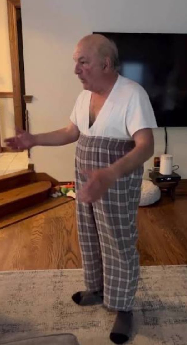 cantverstopim's tweet photo. All I can think of when I see the new Ferrari Monza engineer suits https://t.co/5txIhIsXPR