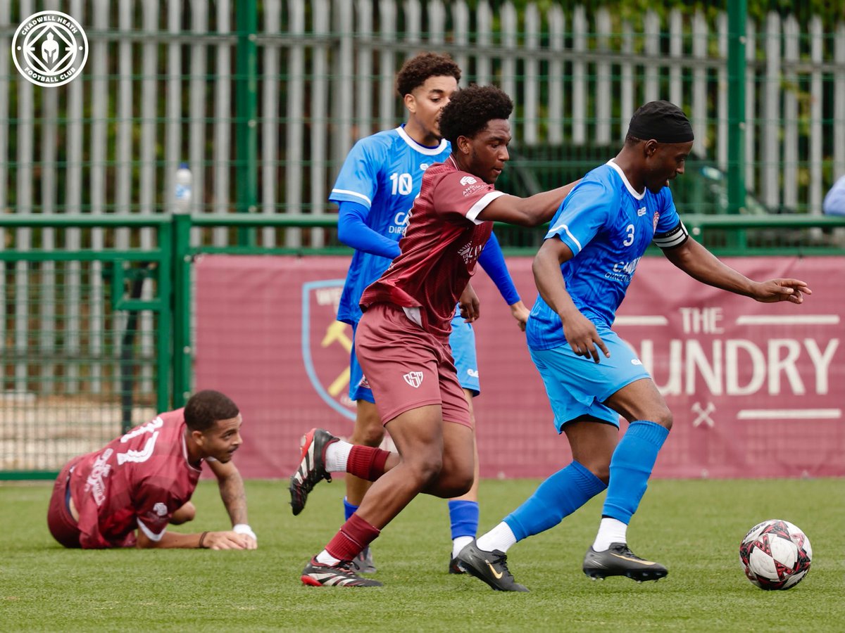 CH_SpartansFC's tweet photo. More action from last weekend as the #Spartans go down 2-0 against @CSMLondonFC in the Senior Division of the @EssexAllianceLeague
#wealwayspost https://t.co/IE4SePjiAO