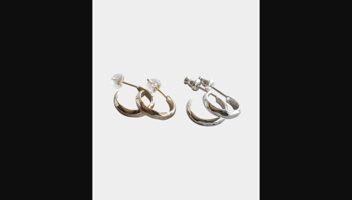 NP_PRESS's tweet photo. BUMPY HOOP PIERCE ¥6,930〜

肉厚なフォルムに、あえてランダムな凹凸を残した無骨な質感が魅力のフープピアス。片耳から気軽に着けられるSILVER-925モデルは、直近3ヶ月でも複数のご注文をいただいている一本です。ふっくらとした丸みが耳元に自然な存在感を添えます。

https://t.co/hTAMnM9Cdc

#NARRATIVEPLATOON #シルバーアクセサリー #SILVER925 #フープピアス #ピアス