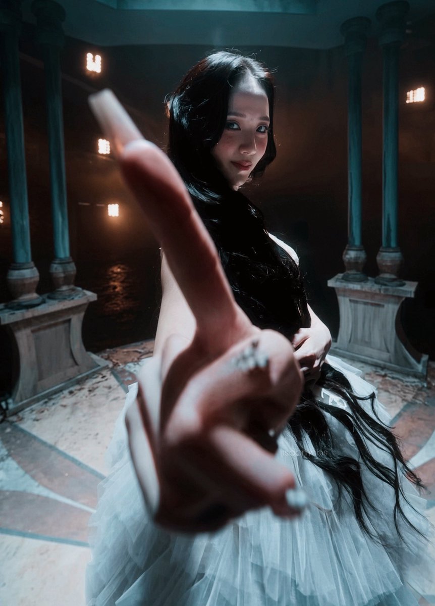 jisoomons's tweet photo. We waited so long I legitimately cannot believe we will have a whole new song to loop in few days i used to pray for times like these 😭😭😭 my singer Jisoo is BACK 😭 https://t.co/eTMDIOqBP0