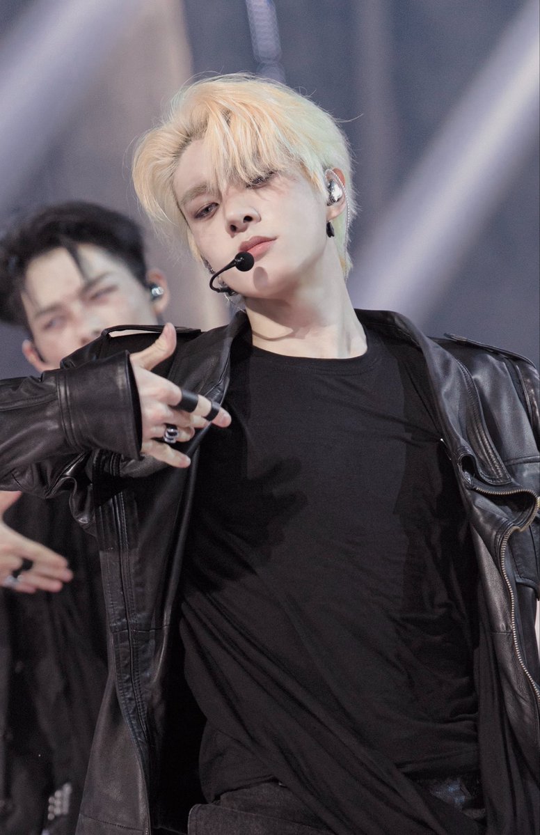 nssimjyn's tweet photo. thanks for being blonde again, jake 😮‍💨

#JAKE #심재윤 https://t.co/yXms6io5d7