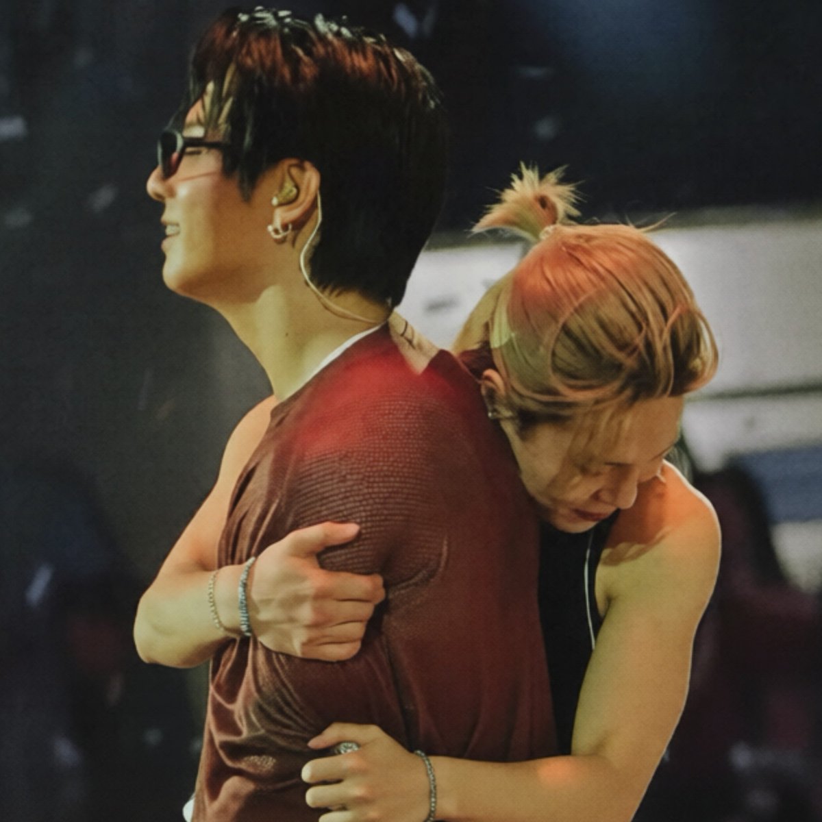 kmbrtz's tweet photo. not to be dramatic jikook hugs adds 10 yrs extra to my life span https://t.co/dWlIxqLoQa