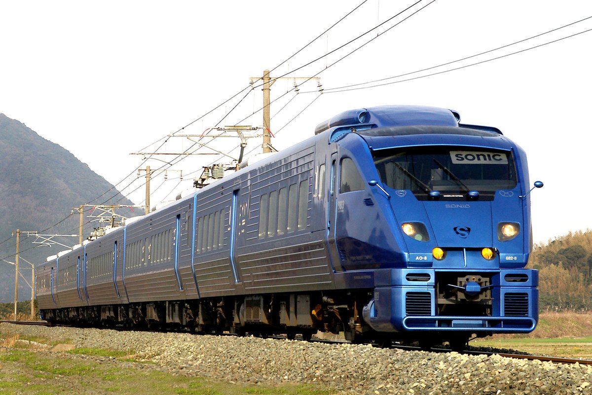 JRkyushuNews's tweet photo. ＼秋の博多へ、883系ソニックで行こう🚄／10・11月の土日祝に特急ソニックを計42本大増発します✨

朝は大分8:23発で博多へ、帰りは16:41発の夕方便も🌿博多発小倉方面が16時台3本になり、お買い物帰りも選びやすくなりました🛍

📅10・11月の毎週土日・祝日 🚃883系7両編成（1号車グリーン席） 🎫指定席は運転日1ヶ月前の10時発売

お買い物やお出かけに、ソニックで出かけませんか😊