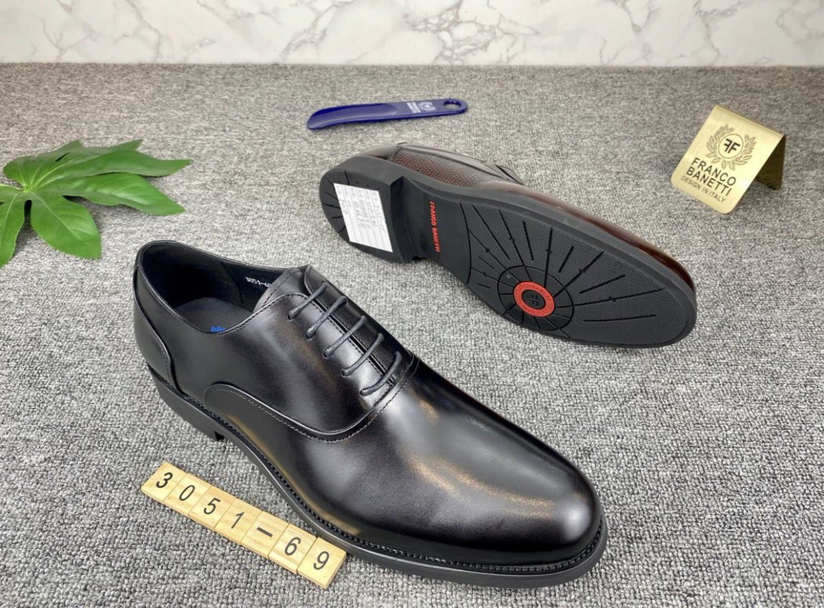 Naberzshoes's tweet photo. Gentle shoes
Size :38 to 46
WhatsApp on +256 751902113 for deliveries.
Price :165000ugx
#Nabershoes https://t.co/9WjS85Ubmb