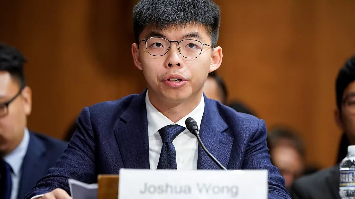 frances_hui's tweet photo. 1/7 Today #JoshuaWong pleaded guilty to a 2nd National Security Law case that could result in a life sentence. Sentencing was adjourned to a date to be fixed.

He has been detained for 2100+ days and, before this new case, was due for release in Jan 2027.

(🧵on today's hearing) https://t.co/KhDutz0JxD