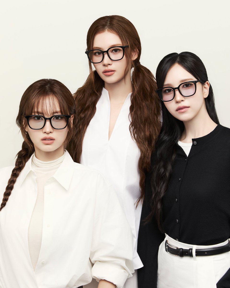 rim_eyewear's tweet photo. 自分らしい色を選ぶ楽しさ。カラーレンズで印象をアップデート🕶️

ムービーの中でMISAMOの3人が楽しそうにカラーレンズを選んでいたように
気分やファッションに合わせて好きなカラーを見つける時間がワクワク💭

濃度の薄いカラーレンズなら目元が透けて見えるので、
印象が強くなりすぎずナチュラル。
秋冬のスタイリングにも重たくならず、溶け込んでくれます🍂

お気に入りのカラーレンズで秋冬のスタイリングを楽しんでみて。

COLOR LENS
価格：フレーム価格＋3,300円～（税込）
全国のRIM店舗、JINS店舗、JINSオンラインショップにて販売中

#RIM #RIMlovesMISAMO