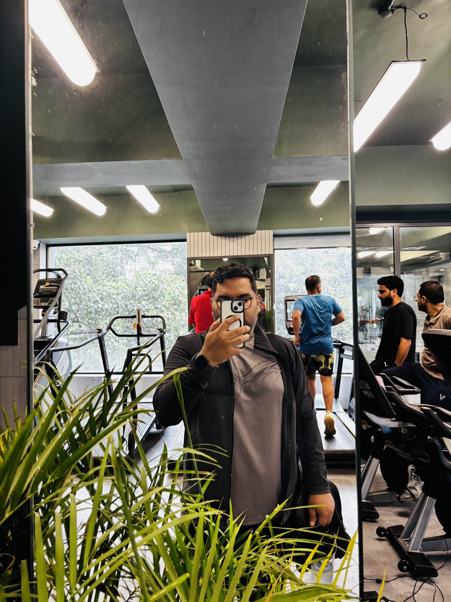 dr_nitiny's tweet photo. Strong full body circuit to start the day!! https://t.co/4nc9UwzZZ1