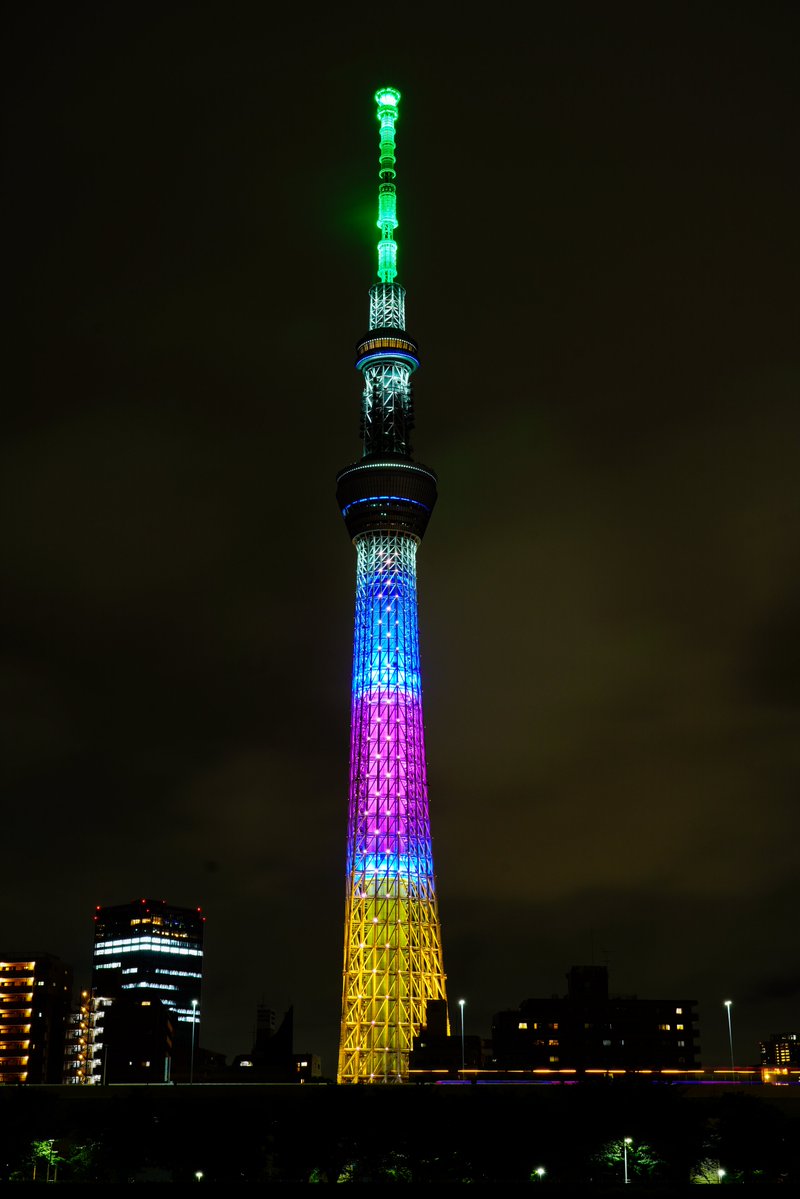 expo2027_japan's tweet photo. ／ 
トゥンクトゥンクカラーに染まる、東京の夜景🌙
東京スカイツリー® 特別ライティングが決定！
＼

世界有数のランドマークである東京スカイツリー®と
トゥンクトゥンクとのコラボが決定��ました⭐

トゥンクトゥンクをイメージした、
グリーン・ブルー・ピンク・イエローの４色で彩った
東京スカイツリー®の特別ライティングを点灯します。

気になる点灯日時は…👀
・開幕約半年前  2026年9月15日(火)19：00～24：00
・開幕100日前   2026年12月9日(水)17：30～24：00
・開幕当日  　　2027年3月19日(金)18：45～24：00

GREEN×EXPO 2027の記念日に、特別な一夜をお楽しみください😊

詳しくはこちら
👉https://t.co/H95arW9Xia

現在、トゥンクトゥンク推し活キャンペーンを実施中！
#トゥン活 #トゥンクトゥンク応援団 の２つのハッシュタグをつけて、
東京スカイツリー®を背景にみなさんが撮影したトゥンクトゥンクの写真を、ぜひ投稿してね！

#withGREENEXPO
#2027年国際園芸博覧会
#greenexpo2027
#トゥンクトゥンク
#トゥン活
#トゥンクトゥンク応援���