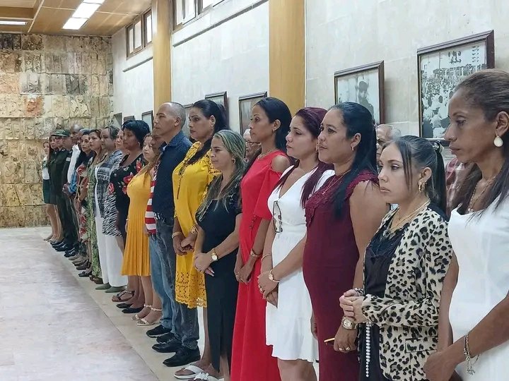 YanetsyTerry's tweet photo. #ProvinciaGranma. Este 1ero de septiembre nuestro reconocimiento a la Facultad del @PartidoPCC "Desembarco del Granma" en su 50 aniversario. Gracias por sus aportes. @AsambleaCuba @PresidenciaCuba @GobiernoCuba @GobiernoGranma @BarceloOrt92635 @InesMChapman @EduardoLopezL65 https://t.co/yN6iETYBNA