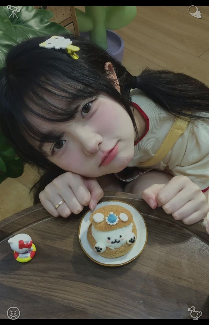 atsu_0412's tweet photo. 🐐Preparing homemade pizza Loaded with toppingsThe following morning, her breakfast featured vetkoek—deep-fried dough stuffed with seasoned minced meat and rich gravy, delivered piping hot. Boasting a crunchy exterior and tender interior, the pastry paired beautifully with the https://t.co/b80So2SfNU