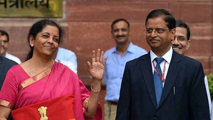 ChekrishnaCk's tweet photo. As per corn addict Malviya Subhash Chandra Garg is underperfomer and Nirmala Sitharaman is over achiever 😅
#Fakegdp https://t.co/9uSIXEYA3O