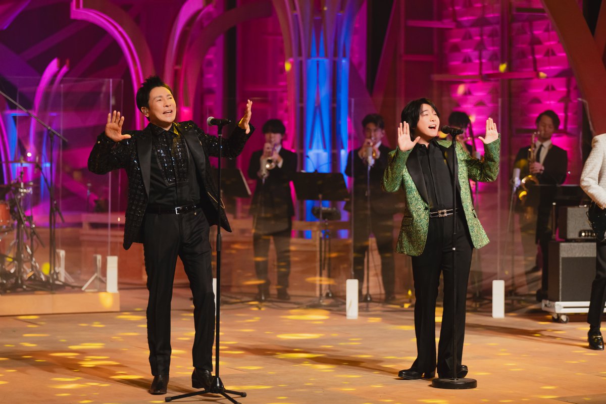 tbsTV_MGA's tweet photo. 📸❎テレビ×ミセス キリトリ

🎶名曲×ミセス🎶
🔥「GOLDFINGER '99」のオフショットを公開🥳
レジェンド #郷ひろみ さんとの熱いセッションはTVerで‼️
https://t.co/5K2rSjsBRL

#MrsGREENAPPLE
#テレビミセス https://t.co/DP7KT3NkvG