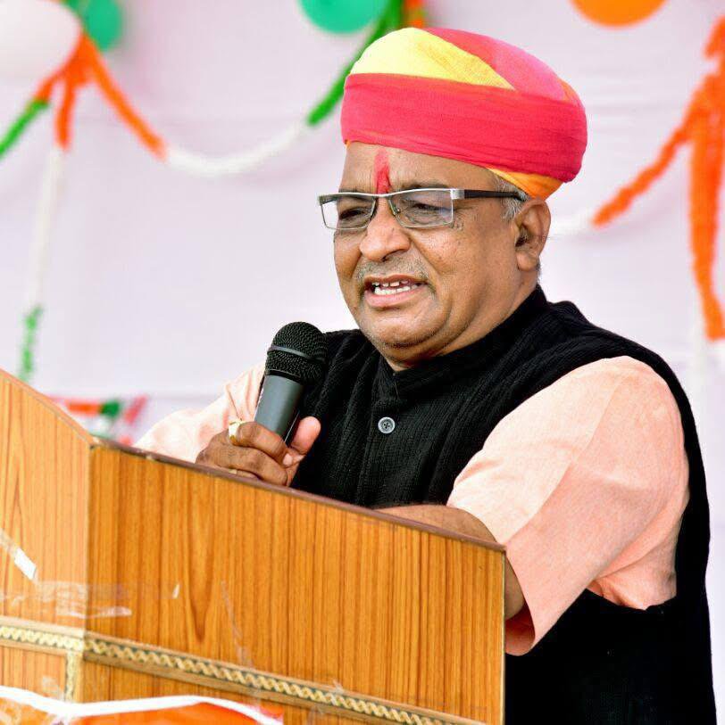 Advdevendradutt's tweet photo. बिलाड़ा विधानसभा क्षेत्र से विधायक श्री अर्जुनलाल गर्ग जी को जन्मदिन की हार्दिक बधाई एवं शुभकामनाएं!

ईश्वर से आपके निरोग, सुखी एवं दीर्घायु जीवन की प्रार्थना करता हूं।

@IamArjunlalgarg https://t.co/UzTOP8zpYC