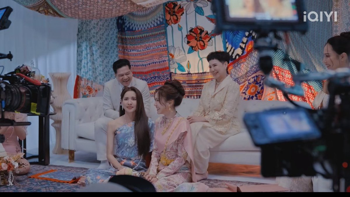 lin_camy's tweet photo. #NamneungNoey
#BNK48
#Namneung
#Noey
#四元素
#火之愛鏈The_Fire
#4Elements
#iQIYI
第一吻是承諾,我會永遠守護妳
第二吻是允諾,Fai求婚成功的
第三吻就親熱NC戲(親熱這個詞聽起來有年代感啊)
第四吻廝守,天天說愛妳,我倆不分離
雖然花絮有18分鐘
但都覺得看不夠啊啊啊🤤 https://t.co/LVnqPcoMVI