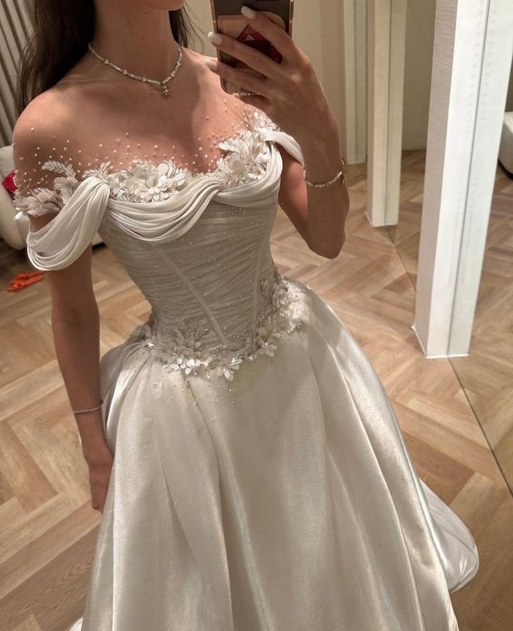 onetruelave's tweet photo. this wedding dress deserves a love story worthy of it https://t.co/VK8TrhjKQc
