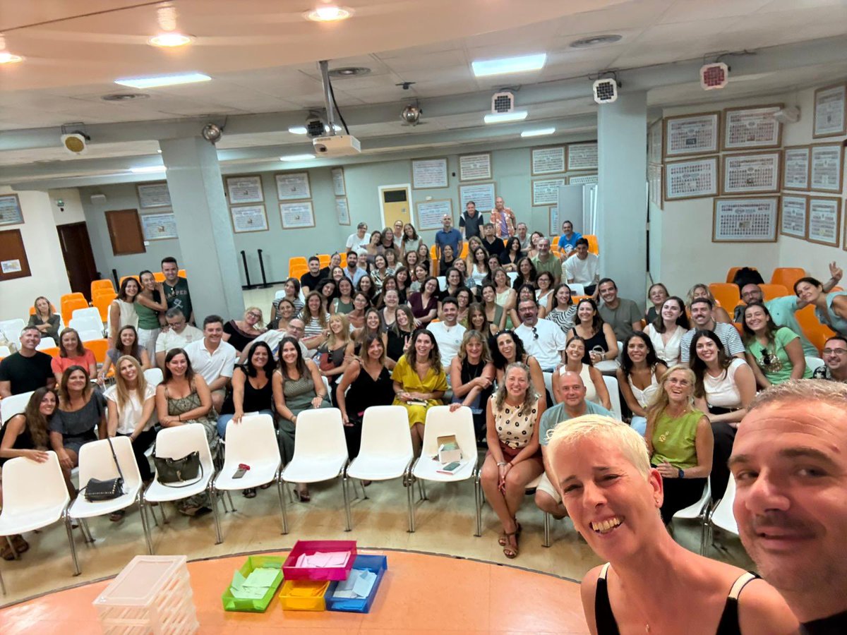 BAI_FDN's tweet photo. Un nuevo curso, nuevos sueños y la misma ilusión de siempre: enseñar, acompañar y crecer juntos. Una plantilla de 10 porque Marni es #unaeducaciónparatodalavida https://t.co/TGrwTZGVBd