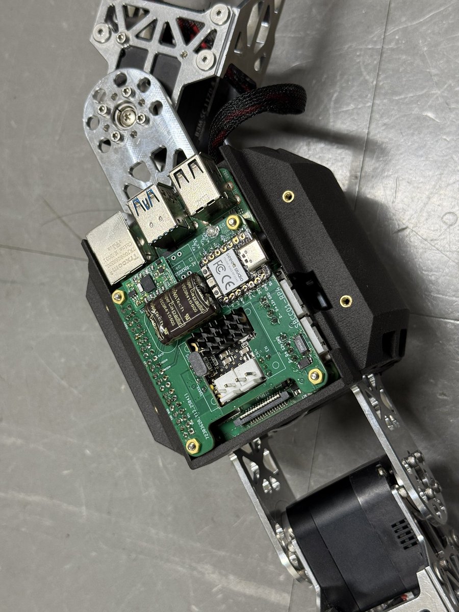 hogelungfish's tweet photo. How should I get started with robotics?

I’m really interested in it, but I honestly know almost nothing about robotics yet. 
If you don’t mind, I’d really appreciate it if you could recommend some good ways to get started. 🙇 https://t.co/5NIXz1CSuB
