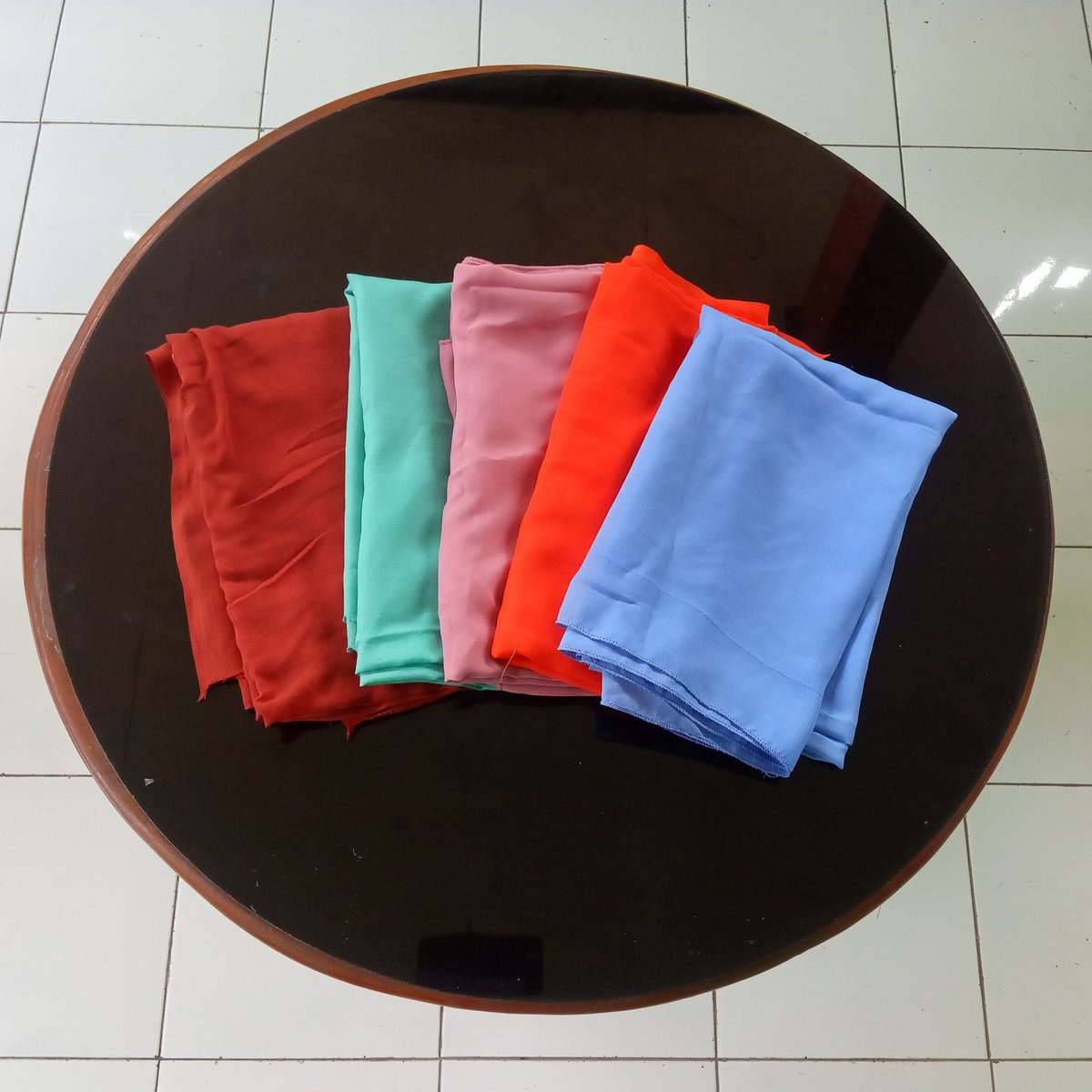 mufimerch's tweet photo. wts preloved kerudung/jilbab polos segi empat

• masih bagus 
• no defect
• jarang dipakai 
• co via 🍊

🏷 : 55k = 5 pcs kerudung (beli satuan beda harga)
📍 : bekasi 

#wts #wanttosell #zonauang #zonajajan https://t.co/N1xY1DJ9cd