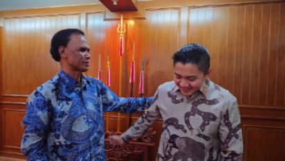 gribjayari's tweet photo. @AnonymizGw @Opposisi6890 @prabowo @ListyoSigitP HUBUNGI PAK TEDI SESKAB SAJA https://t.co/FmIId9jLVl