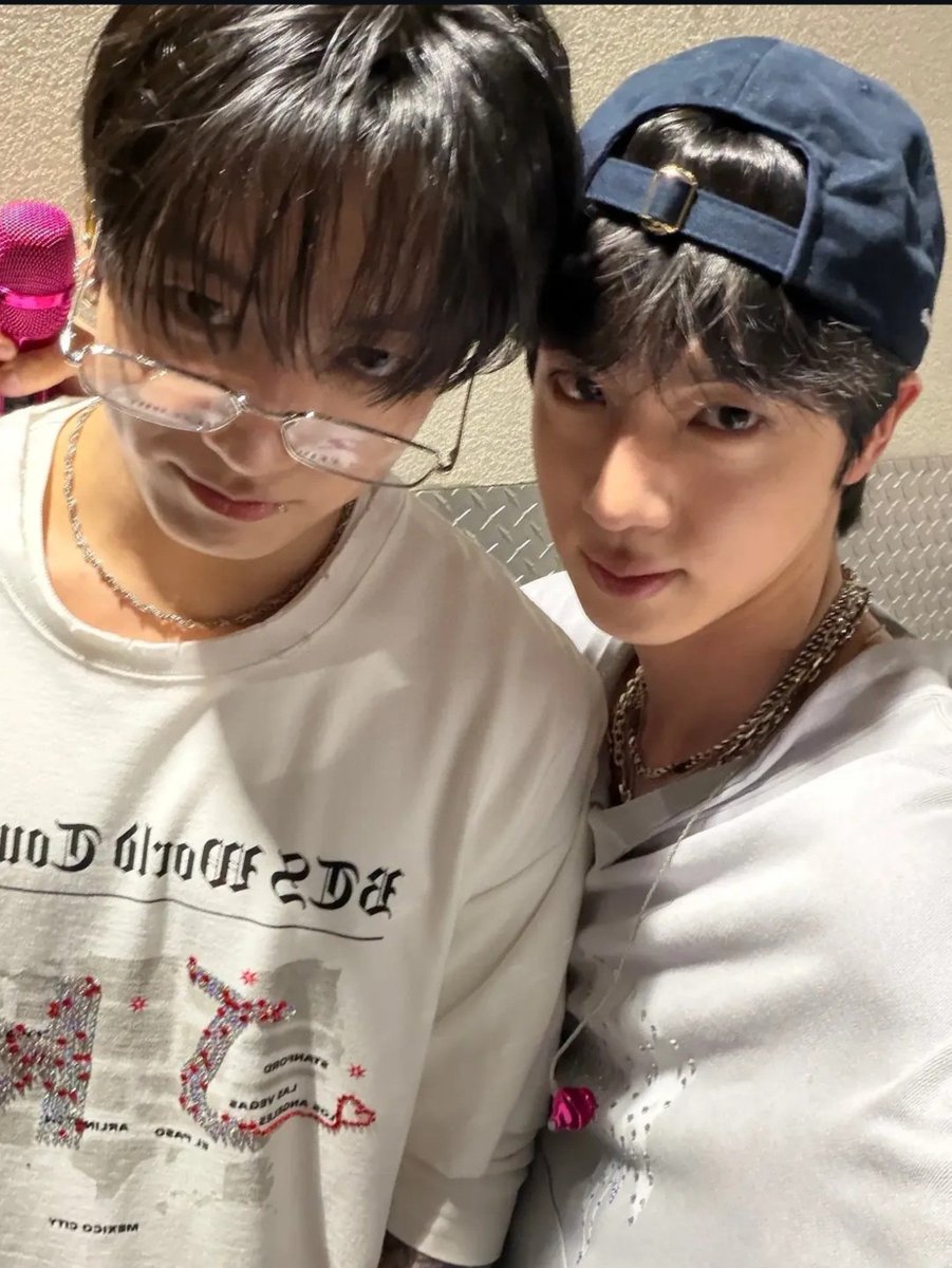 Jungkoo_gukkk97's tweet photo. 헤헤헤 ~ https://t.co/HoptbSE71G