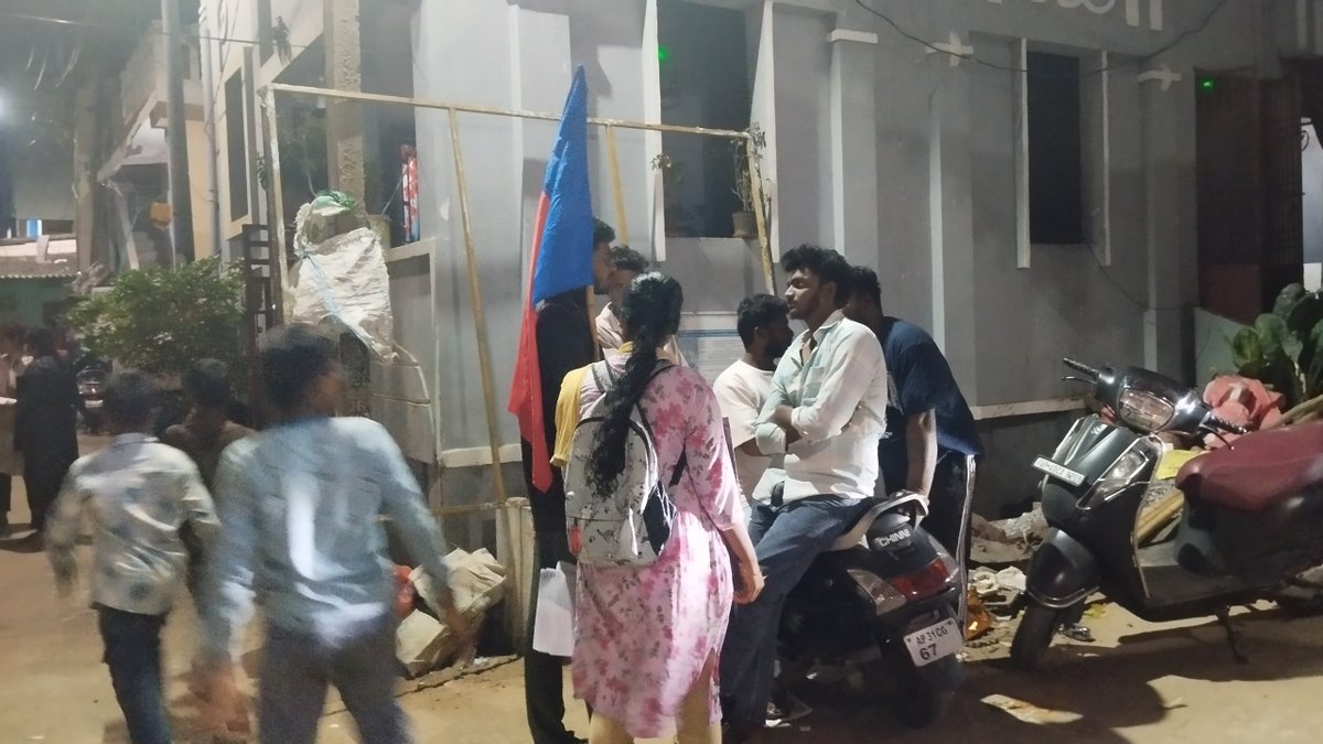 nbs_andhra's tweet photo. విశాఖపట్నంలో కొనసాగుతున్న భగత్ సింగ్ జన్ అధికార్ యాత్ర మూడవ దశ

ధరల పెరుగుదల, నిరుద్యోగం, పేపర్ లీక్ లకు వ్యతిరేకంగా ప్రజా డిమాండ్లను ప్రచారం చేస్తున్న భగత్ సింగ్ జన్ అధికార్ యాత్ర మూడవ దశ విశాఖపట్నం పెదజాలరిపేటలో కొనసాగుతోంది. 

1/ https://t.co/mTknFEi0j5
