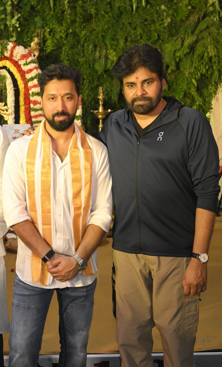 dirbobby's tweet photo. ఒక స్టార్ కంటే ముందు ఆయనొక గొప్ప మనిషి.

సేవాగుణం, మానవతా దృక్పథం, ప్రజల కోసం నిరంతరం తపించే స్వభావమే ఆయనను గొప్ప నాయకుడిగా నిలబెట్టాయి.
ప్రజాసేవలో ఆయన చేస్తున్న కృషికి ప్రజాదీవెనలు ఎల్లప్పుడూ తోడై, మరిన్ని శిఖరాలను అ��ిరోహించాలని కోరుకుంటూ…Happy Birthday @PawanKalyan గారు. ❤️
- మీ బాబీ కొల్లి

#HBDJanasenaniPawanKalyan