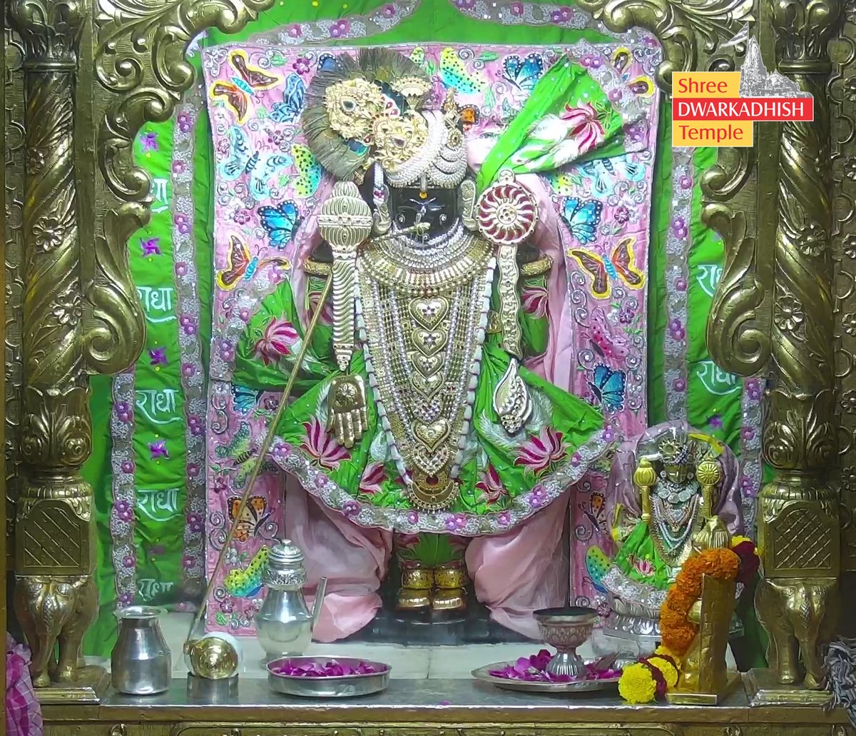 DwarkaOfficial's tweet photo. राजाधिराज द्वारकाधीश जी के श्रृंगार आरती दर्शन🙏🏻
श्री द्वारकाधीश मंदिर द्वारका,गुजरात
दिनांक :- 02/09/2026 बुधवार                                         

#Dwarka #shringararti
#ShridwarikadhishmandirOfficial https://t.co/GIviJd2r7o