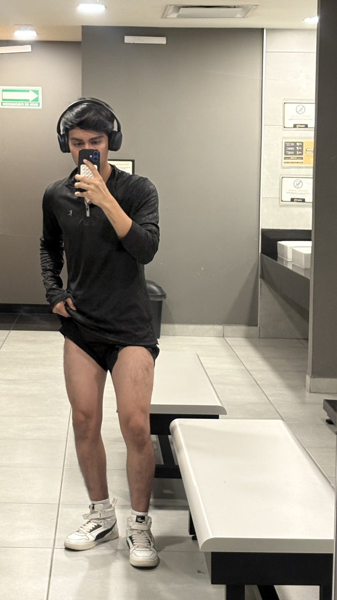 summerboyy_y's tweet photo. leg day 🗣�� https://t.co/rAknAcJFGp