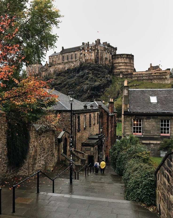 InFiniteH0riZ0n's tweet photo. Edinburgh, Scotland https://t.co/dri1lSRU5v