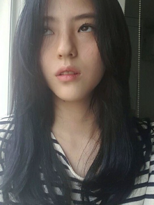 247blanc's tweet photo. 한소희  정크 시절 퇴폐미는 진짜 독보적임

정크는 한소희가 데뷔 전에 쓰던
SNS 아이디임.. 미술 = 정크라는 의미

감정 쓰레기통이라는 의미로 생각해
지은 아이디라고 밝힌적있는데 

지금도 어지간한 여배우한테서 보기
힘든 트와일라잇 + 퇴폐미 조합이라 
여전히 독보적이고 그리운 시절임 ㅋㅋ

본인한테 뭐가 잘 어울리는지
너무 잘 알고 표현하는게 개도도하고
멋짐.... 😱😱