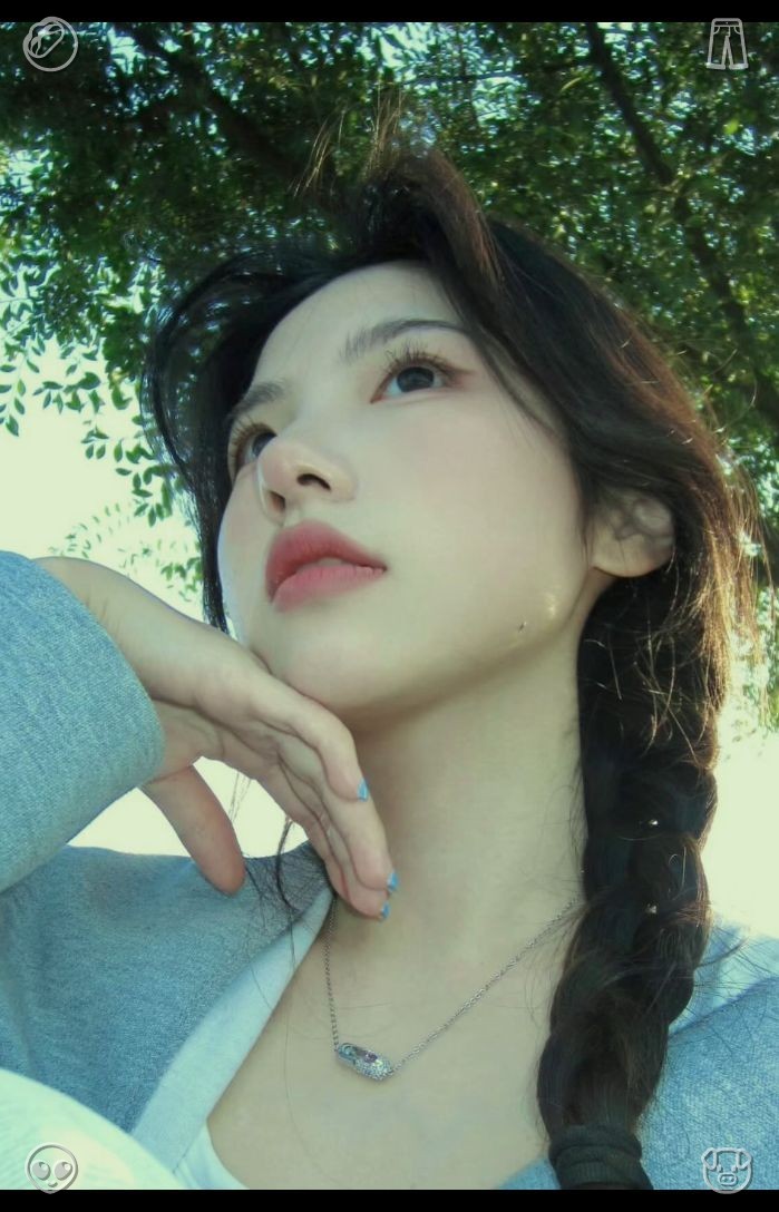 HugoCerta's tweet photo. 🚐Peach Jam The peach is ripe. Even as a college student, Lily never forgot Buddy. She returned home each weekend just to spend time with him—embracing him warmly and strolling with him at a gentle pace through their familiar streets. https://t.co/XBu1UKdyrD