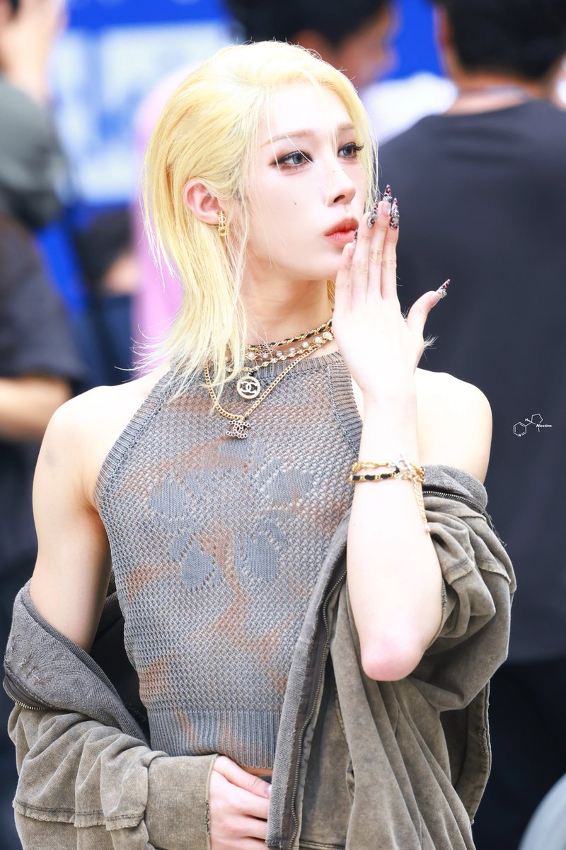 C10H14N2and's tweet photo. 260902 SEOUL FASHION WEEK 2027SS

#XLOV #엑스러브 
#RUI #루이 https://t.co/zZeiz8DCoa