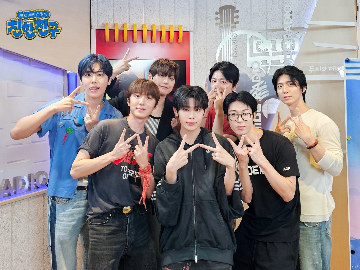 mbcbf_bf's tweet photo. 💛친친💛

#제로베이스원의친한친구
#SF9 @SF9official
#김태래 #제로베이스원 @ZB1_official

탤디의 첫 번째 아찔한 청문회... 아니고 초대석!!!!
10년차의 관록을 제대로 보여준 SF9 선배님들 
이정도는 되어야 날개없이 날기, #WithoutWings 하시는거구나🪽 https://t.co/WoeKqTBv50