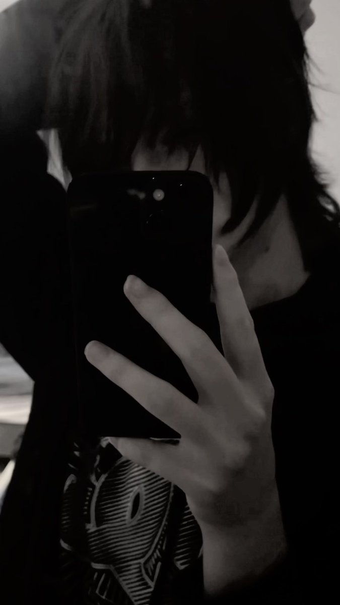 gasmaskedmutt's tweet photo. hair has been cut yay https://t.co/fEG0CdiSpV