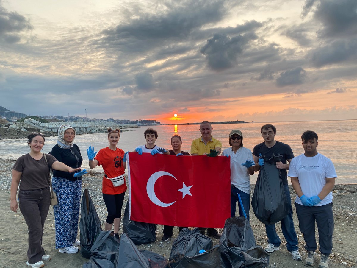 erdaldanaci's tweet photo. @GarantiBBVA Trabzon'da #OrtakEvimizBizimİmzamız ve En Temiz Şehir Trabzon En Temiz Ülke Türkiye olacak sloganıyla yaklaşık 5 yıldır sürdürmekte olduğumuz Doğa ve Çevre temizliği etkinliklerimizde KTÜ Fark Et Fark Yarat Sosyal Sorumluluk Ekibi olarak iş birliği yapmaktan mutluluk duyarız. https://t.co/VznxsDgcoO